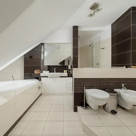 Jasny Dwupoziomowy We Wroclawiu By Renters 브로츠와프